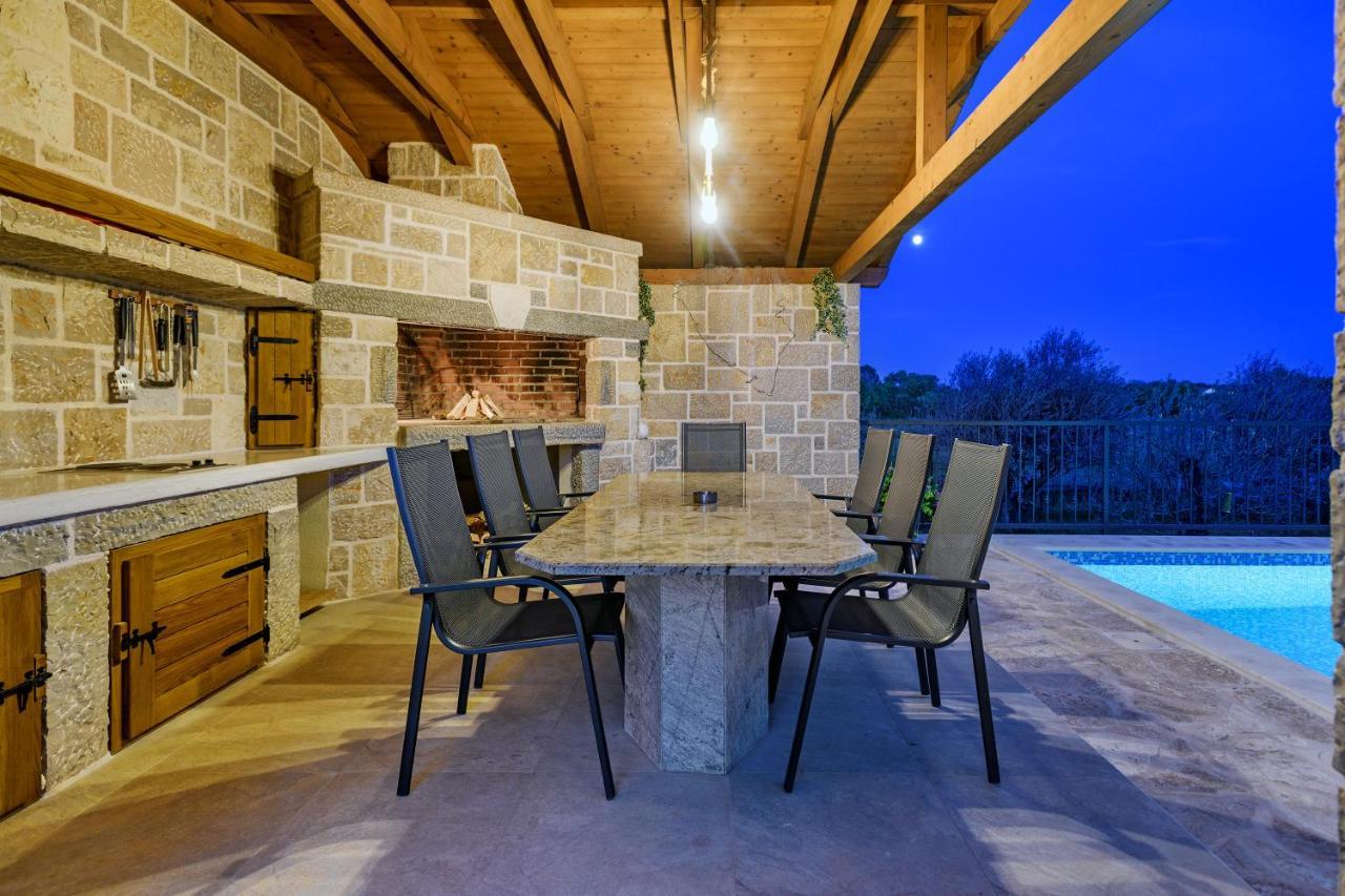 Luxury Stone Villa With Pool - Brisevo Exterior photo